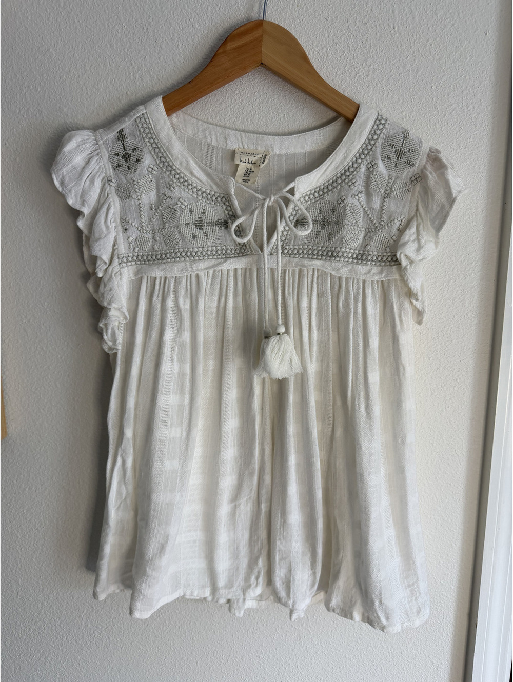 Artelier Nicole Miller White Embroidered Boho Peasant Blouse Tassel Top M